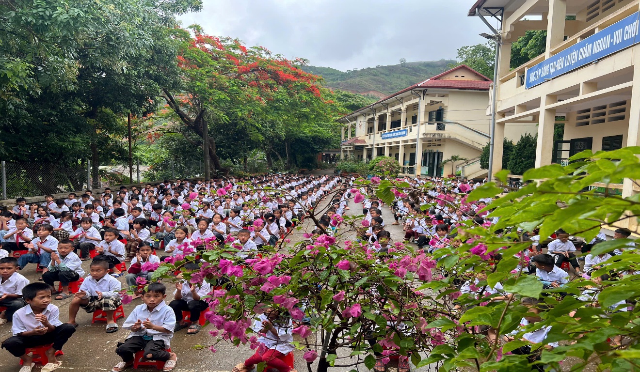 Hoạt động trải nghiệm kỷ niệm 136 năm ngày sinh nhật Bác Hồ của trường PTDTBT TH và THCS Suối Lư.
